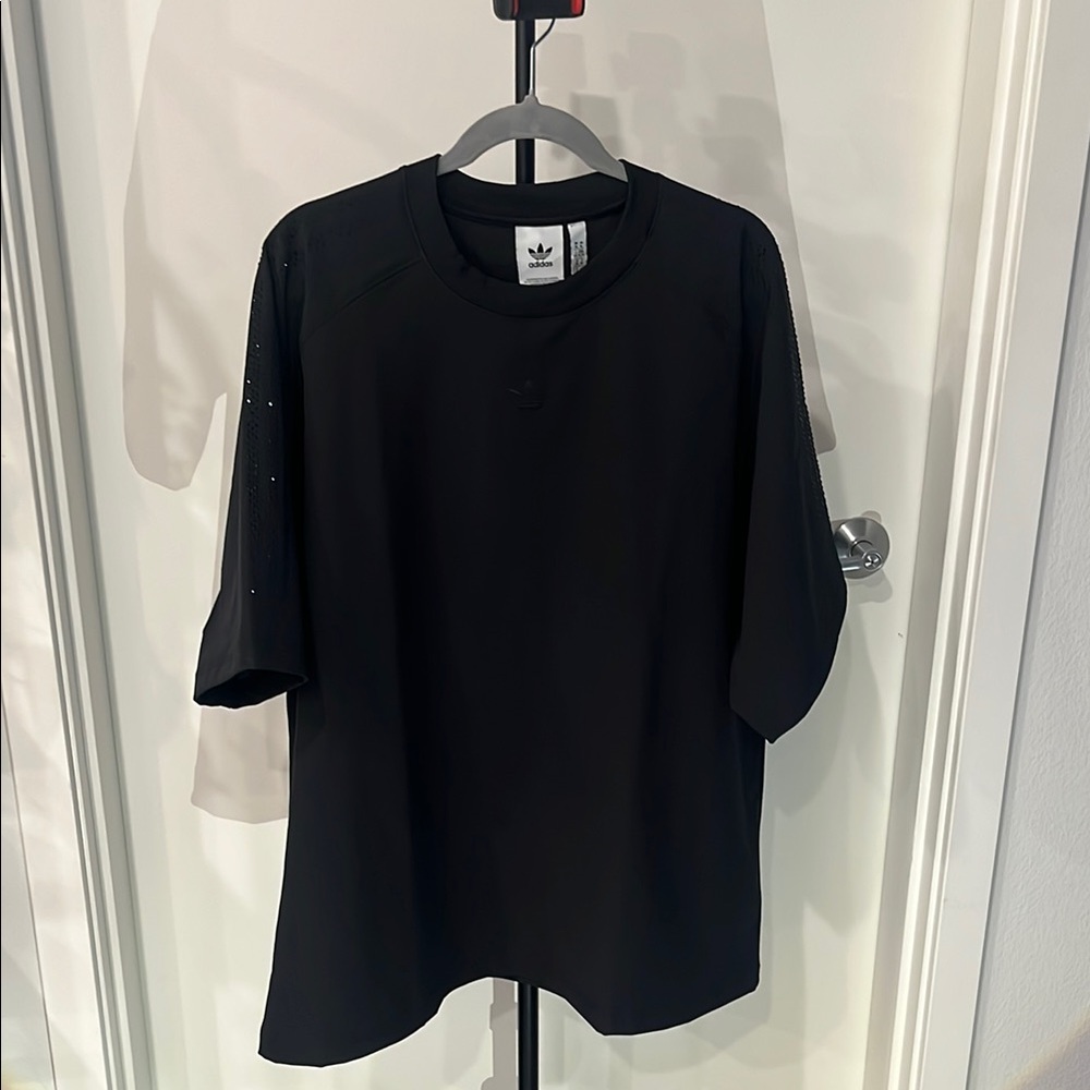 BEAND NEW - Adidas Mens Black T-Shirt